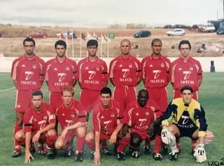 Geraldo (2ª atrás à direita) na equipa B do Benfica em 2000