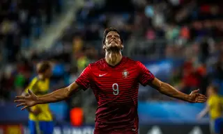 O avançado marcou um golo no Europeu sub-21, em 2015, em que Portugal perdeu na final, contra a Suécia, nos penáltis.