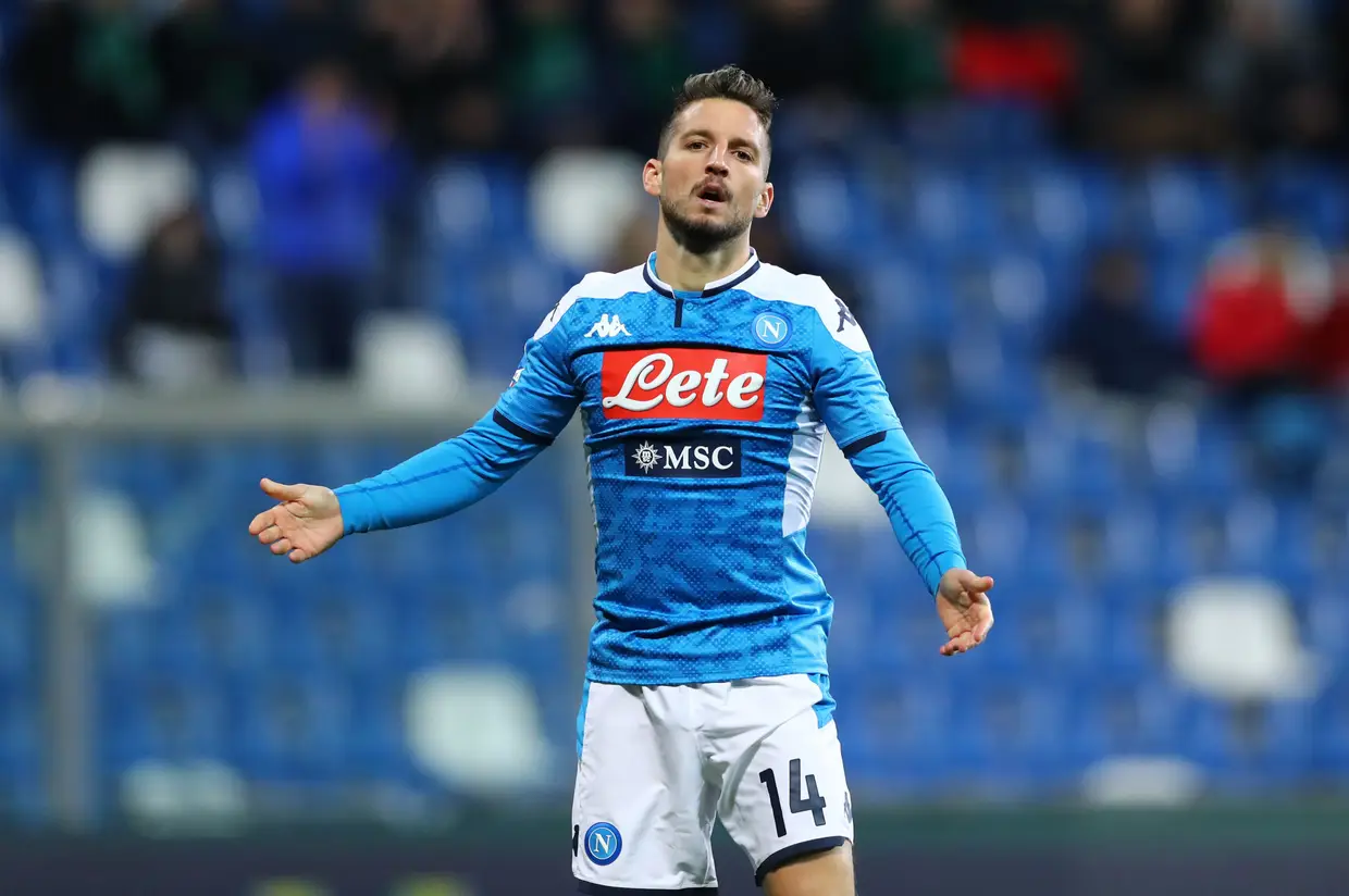 O pequeno-grande avançado belga Dries Mertens joga no Nápoles e, apesar dos seus 32 anos, tem bons clubes atrás do seu contrato