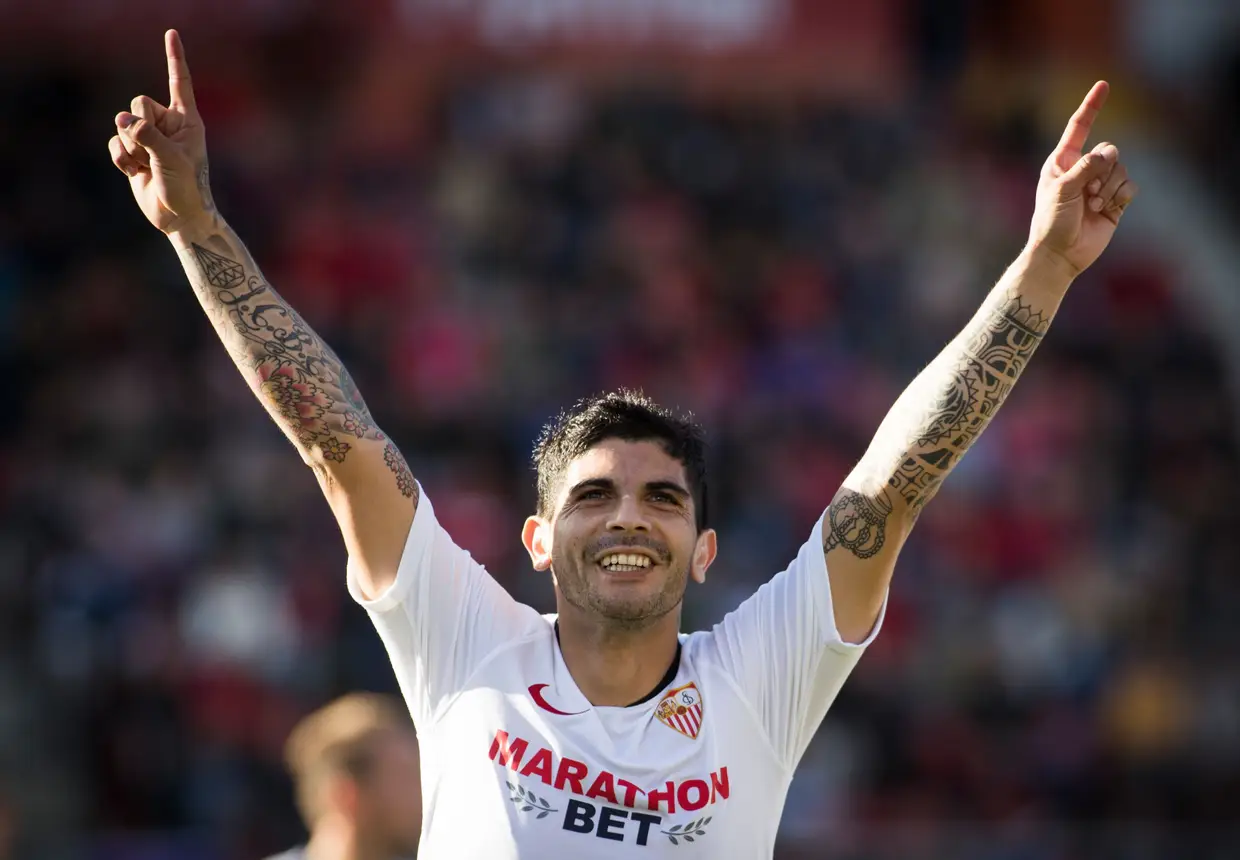 É um médio clássico no sentido literal do termo, pois gosta de jogar com a bola no pé e ao seu ritmo. Banega está no Sevilha e tem 31 anos