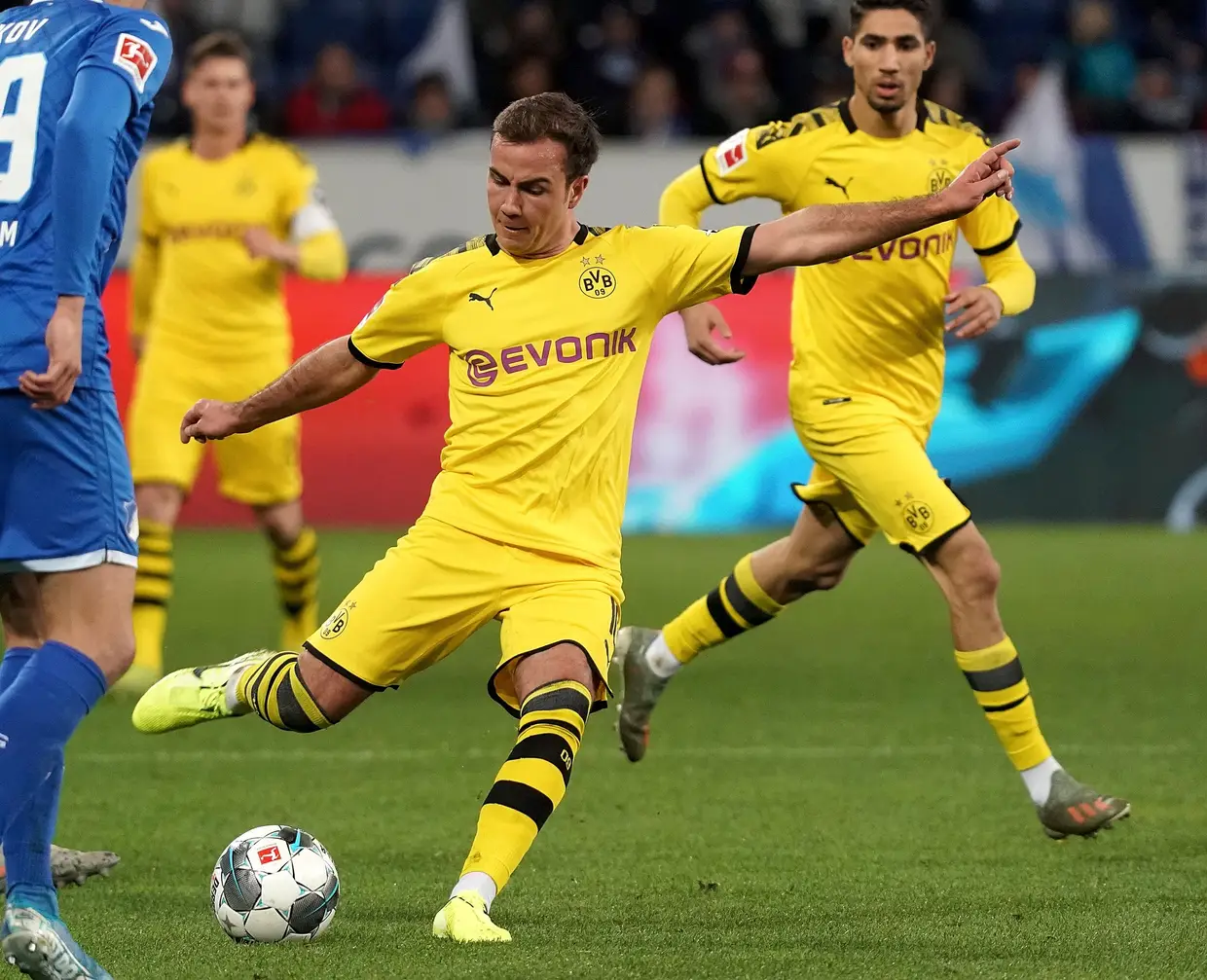O alemão Mario Götze foi um pequeno fenómeno cuja luz se foi tornando pálida com o andar do tempo. Talentoso, mas inconsistente, está em fim de contrato no Dortmund. Tem apenas 27 anos