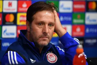 Pedro Martins continua no Olympiacos e está na liderança do campeonato grego