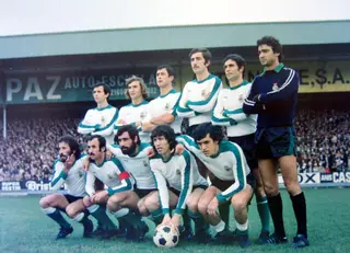 19.12.76. Real Racing Club - Real Madrid, 3-3. De pé da esquerda para a direita: Díaz, Lolo, Camus, Arteche, Portu e Damas. Em baixo: Quinito, Sergio, Aitor Aguirre, Geñupi e Zuviría