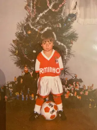 Bruno em bebé vestido com o equipamento do SC Braga