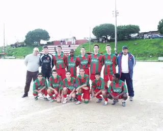 A equipa do Damaiense para onde Diogo (2º em baixo à direita) foi jogar com 13 anos