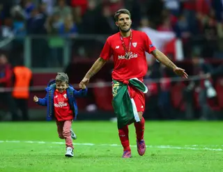 Danielcom o filho Diogo a festejar a conquista da Liga Europa.