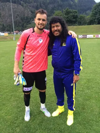 Mário com o mítico guarda redes Huigita