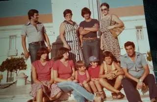 Rui ao lado do pai (em baixo à direita). Em cima, ao meio, estão a mãe e o irmão