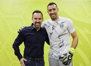 Jorge Teixeira com o guarda redes Cássio que colocou no Al Taawon da Arábia Saudita