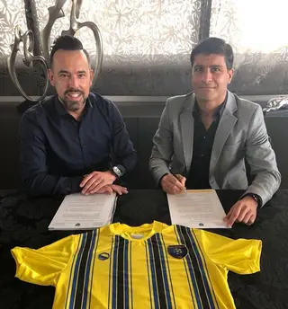 Jorge Teixeira colocou o treinador Pedro Emanuel no Al Tawon em 2018