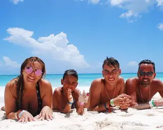Jorge Teixeira com a mulher e os dois filhos