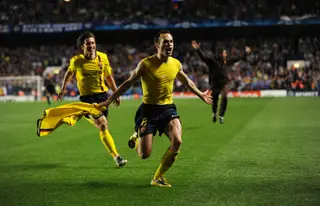 Andrés Iniesta a celebrar o golo que marcou aos 93 minutos, há 11 anos, contra o Chelsea.