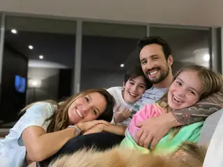 César Peixoto com a mulher, Diana Chaves, e os filhos Rodrigo e Pilar