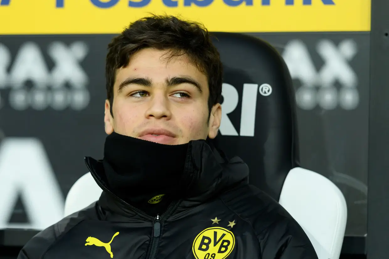 Giovanni Reyna (Borussia) lesionou-se no aquecimento