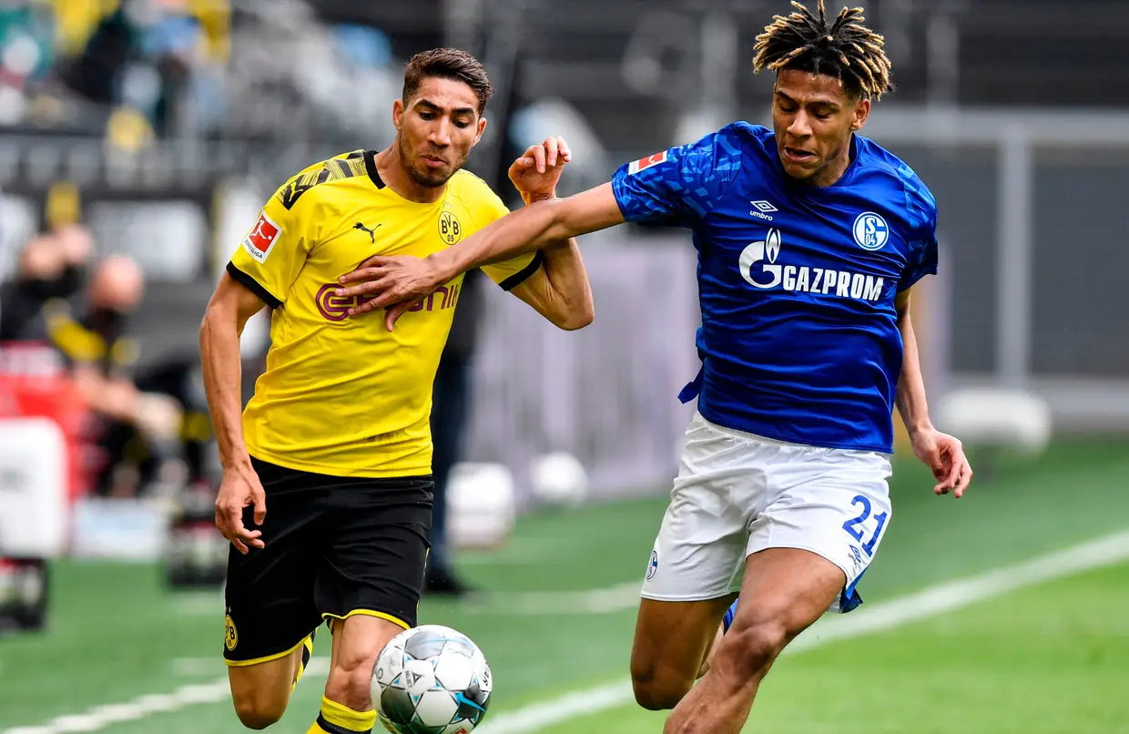 Todibo (Schalke 04) saiu com uma lesão muscular