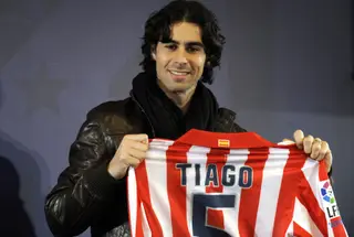 Tiago no dia da sua apresentação no Atletico de Madrid em janeiro de 2010