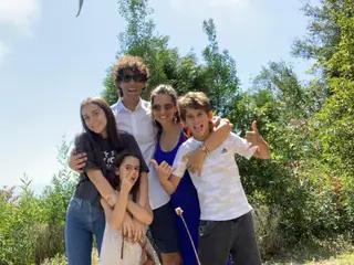 Tiago com a mulher e filhos