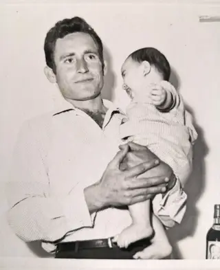 Pacheco ao colo do pai