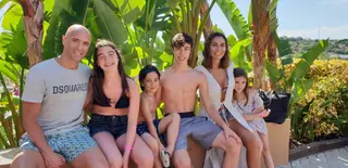 Hugo com a mulher e os quatro filhos