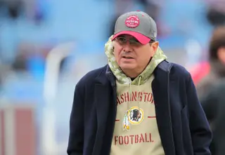 Está nas mãos deste homem, Dan Snyder, mudar a história dos Redskins