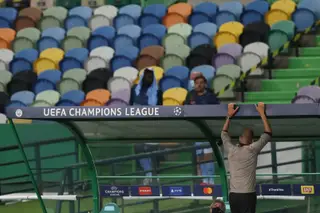 Pep Guardiola durante o Manchester City-Lyon (1-3), dos quartos-de-final da Liga dos Campeões, em Alvalade