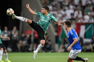 Num salto acrobático, pelo Legia