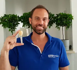 Tiago, filho único de Álvaro Magalhães é dentista