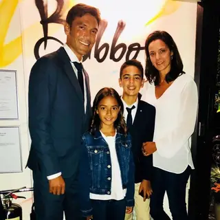 Com a mulher e os dois filhos