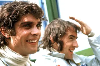Stewart com François Cevert. O francês morreu aos 29 anos na qualificação para a prova em Watkins Glen, em 1973. O escocês abandonou a F1 nesse dia