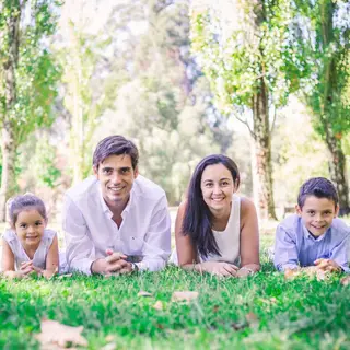 Com a mulher e dois dos três filhos