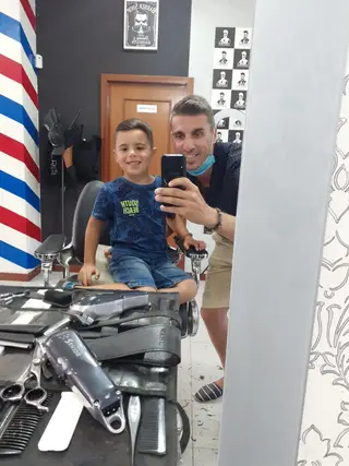 Numa foto recente depois de ir ao barbeiro com o filho Tiago
