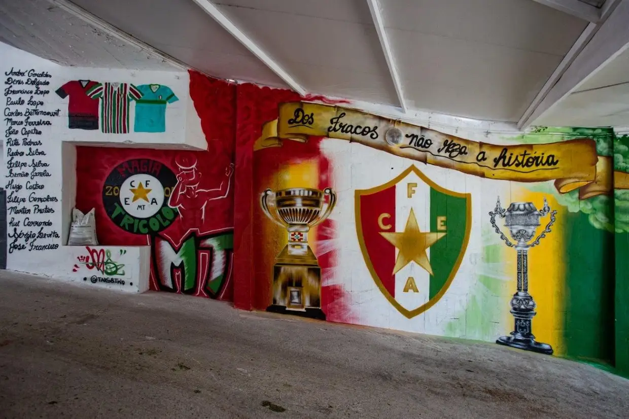 No túnel de acesso ao relvado do estádio, o artista Tars8two pintou um mural dedicado à história do clube
