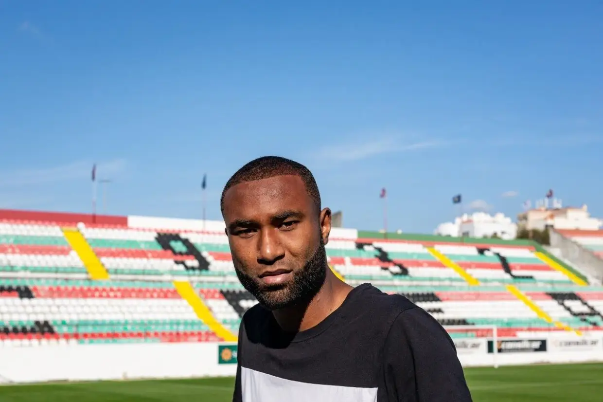 Yuran Fernandes tem 26 anos e é um dos capitães do Estrela, clube que já conhecia desde os tempos em que começou a jogar, em Cabo Verde