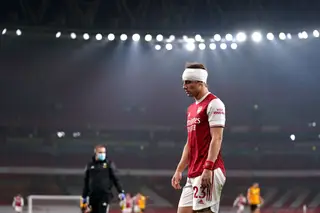 David Luiz foi suturado com sete pontos e voltou a jogar até ser substituído ao intervalo