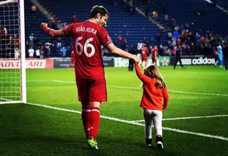 Com a filha no final de um jogo
