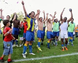 Equipado a festejar o título do Atlético na II divisão