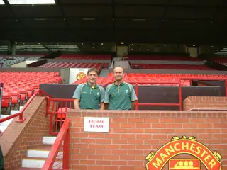 Com Paulo Bento na casa do Manchester United