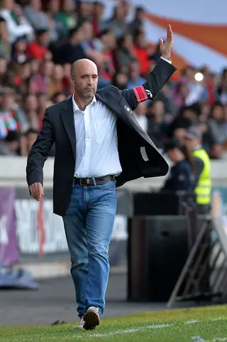 Leonel, já como treinador do Marítimo, a dar indicações durante um jogo