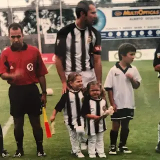 No Nacional da Madeira, com as duas filhas à sua frente