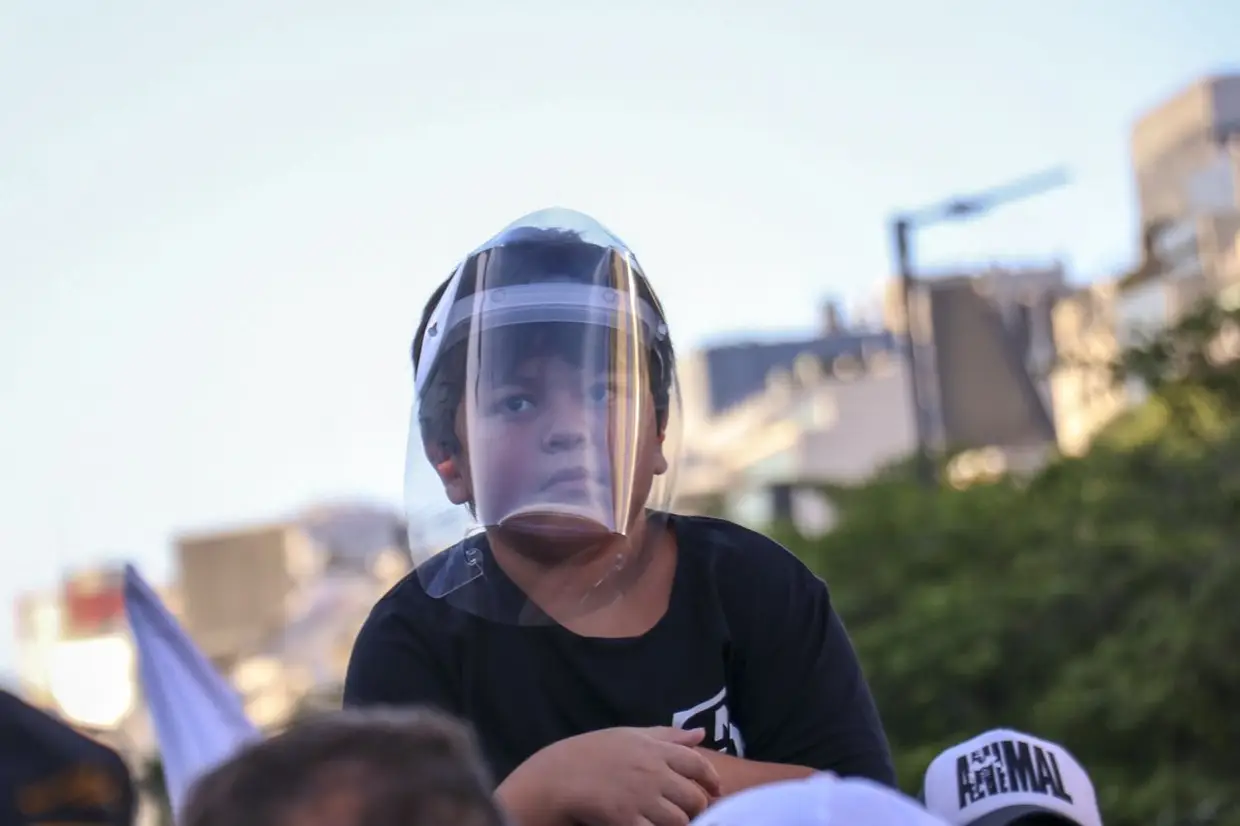 Este é Dieguito Fernando, filho de Maradona, um dos presentes na manifestação