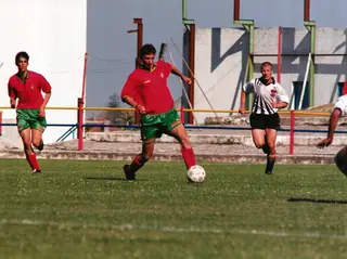 Em ação pela seleção de sub-16