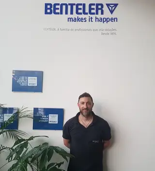 Atualmente Rui Baião monta peças para automóveis
