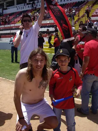 A festejar a conquista do título da II liga pelo Olhanense