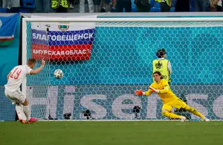 Contra a Suíça, o espanhol Dani Olmo arriscou bater a bola ao ângulo superior direito da baliza de Yann Sommer