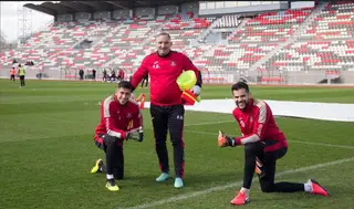 Cristiano (à direita) com um colega e o treinador de guarda-redes do Hermanntadt