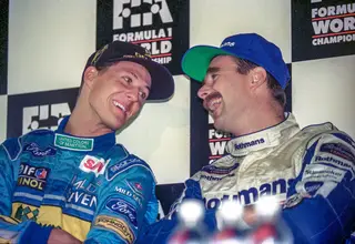 Schumacher ao lado de Nigel Mansell, campeão mundial de 1992