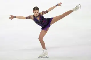 Alena Kostornaia da Rússia executando o seu programa livre inspirado no "Diário de um Vampiro"