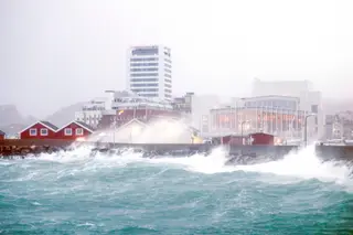 O mar a bater em Bodø