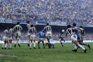 Marcando o famoso golo à Juventus, na Série A 1986/87
