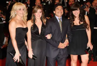 Maradona e Claudia com as suas duas filhas, Dalma e Giannina
